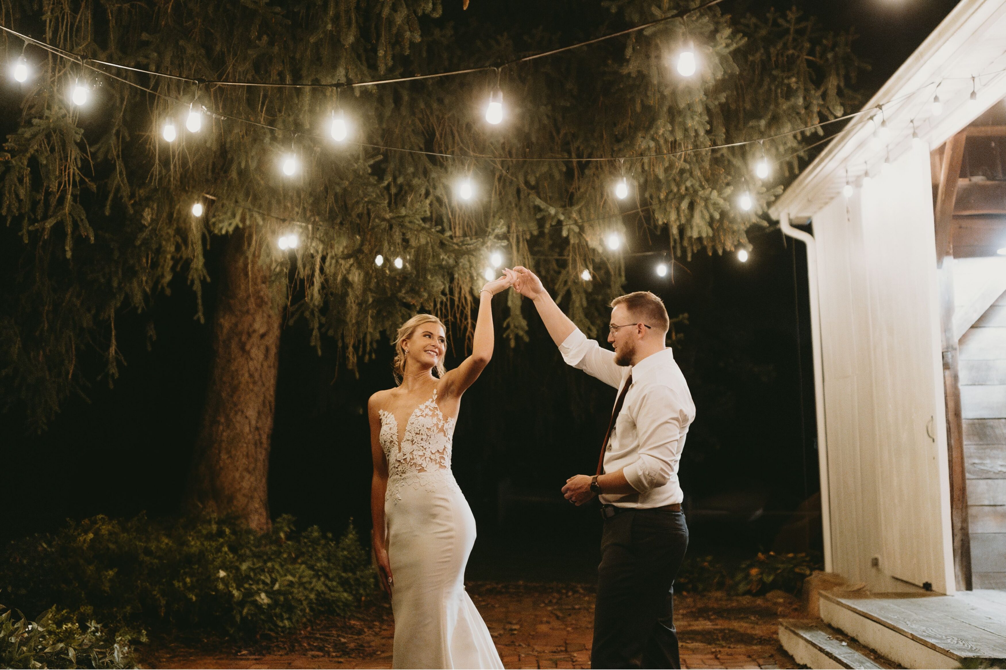 wedding phtoos at Shady Elms Farm wedding in Hickory PA